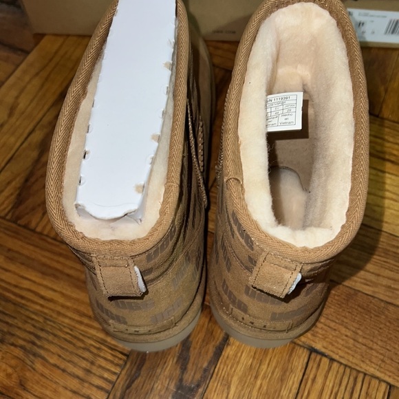 NIB UGG classic mini II UGg print boots men’s size: 11 main image 8